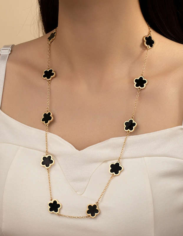 **Massive Sale : 70% off Flower design necklace**