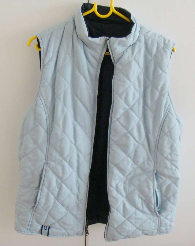 Ladies  sleeveless padded  REVERSIBLE  Jacket  -   Size  medium -   NAVY  with POWDER  BLUE