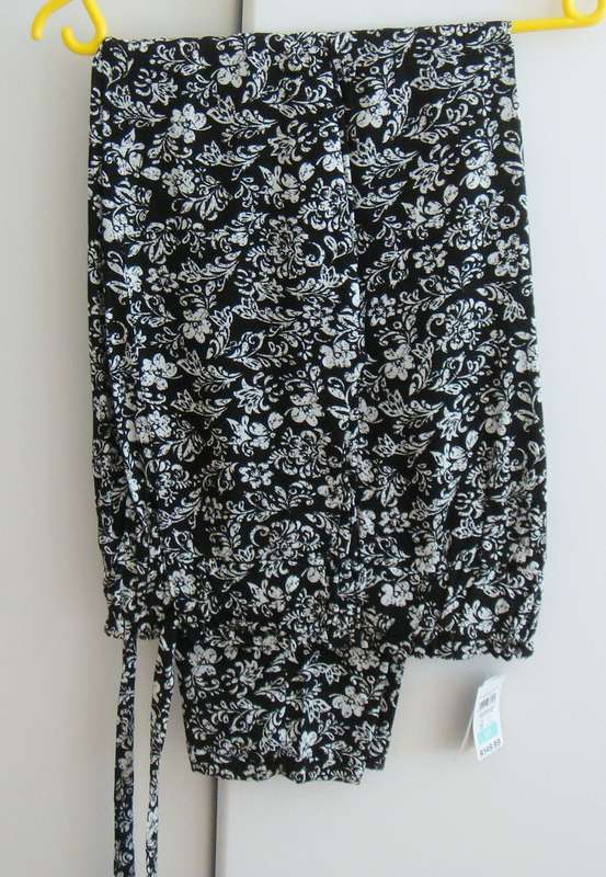 Ladies  casual pants  -   Size  X Small -   Black and white floral.   BRAND NEW
