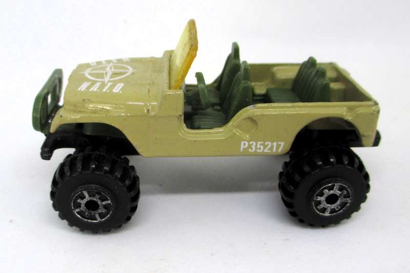Corgi Juniors Willys Jeep in carkee. 1:60  Scale Die Cast Toy Car Vehicle