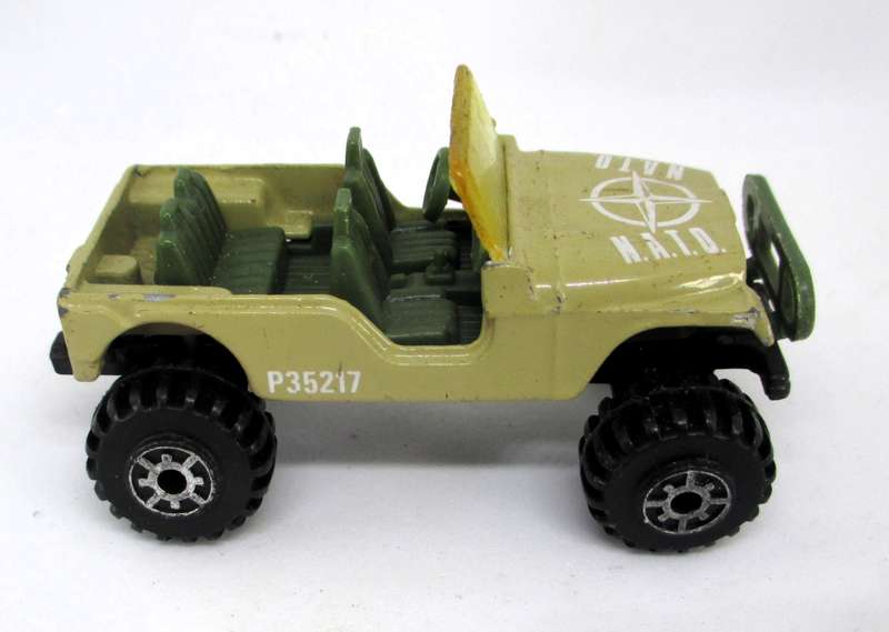 Corgi Juniors Willys Jeep in carkee. 1:60  Scale Die Cast Toy Car Vehicle