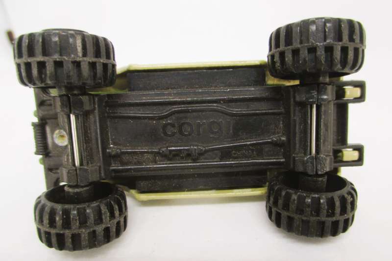 Corgi Juniors Willys Jeep in carkee. 1:60  Scale Die Cast Toy Car Vehicle