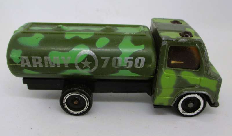 SUNTOYS MERCEDES-BENZ TN NO2 PETROL TANKER 1/64 China