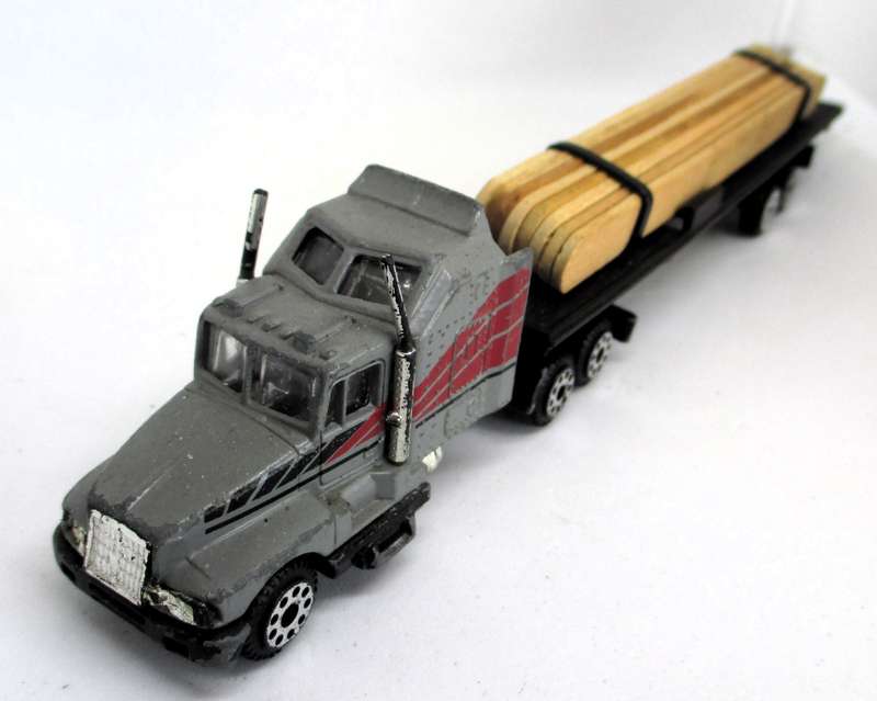 K6 Kenwoth T660A Truck with trailer and load.
