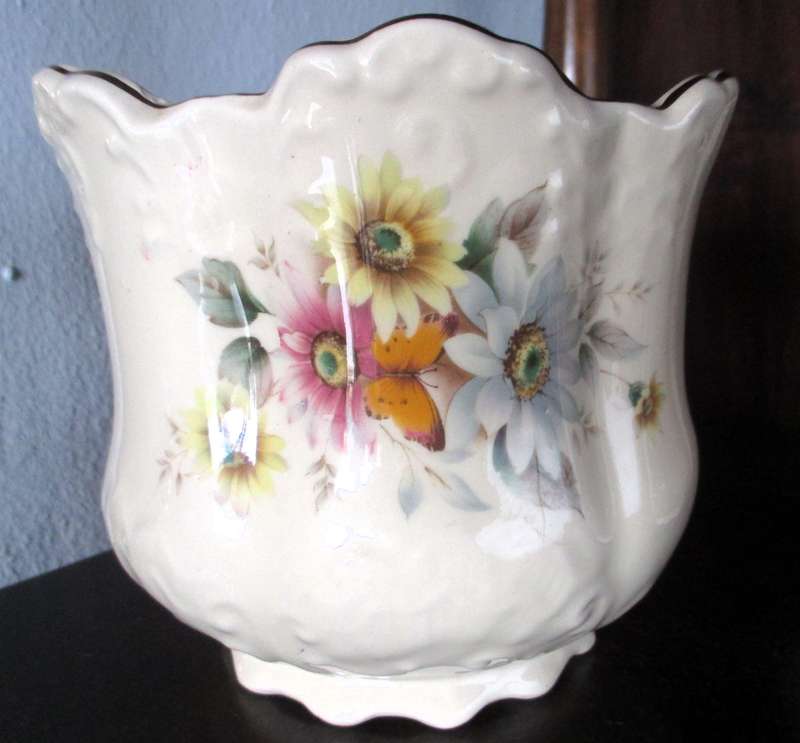 Lot of 2 Vintage flower pot bone china pottery planter ornate indoor. Unmarked Embossed 125mm high.