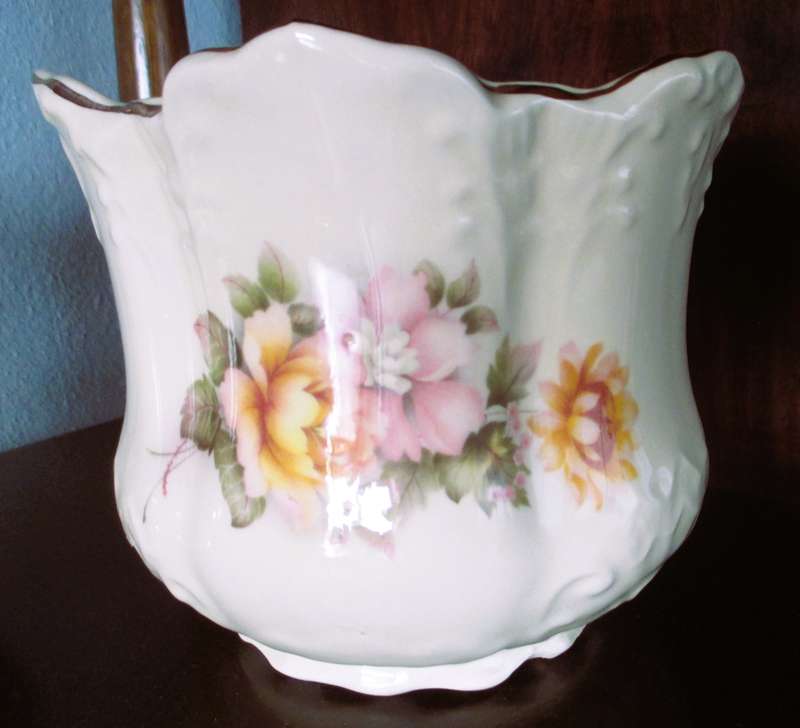 Lot of 2 Vintage flower pot bone china pottery planter ornate indoor. Unmarked Embossed 125mm high.