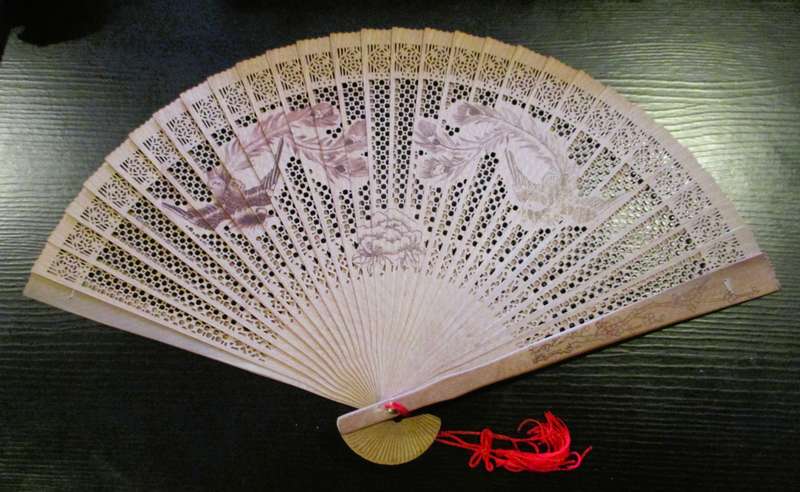 Vintage Wooden Folding Fan in original Storage Box. Fan 235mm long.