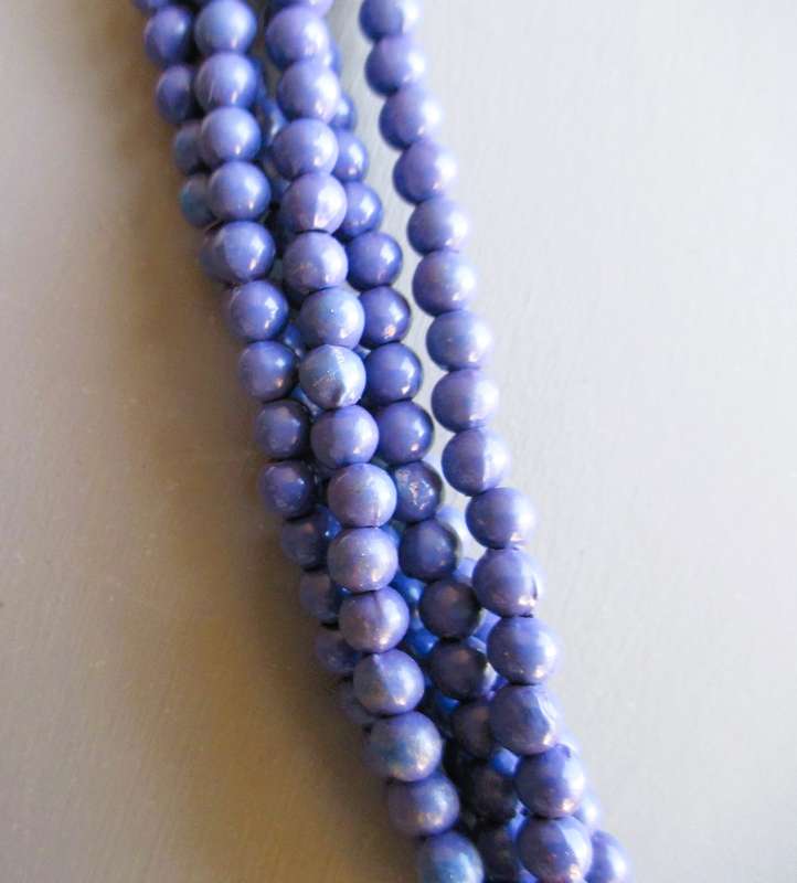 Vintage Elegant Purple Smooth Rond Shape 6 Strand seed Bead Necklace. 46cm.