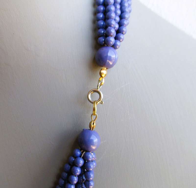 Vintage Elegant Purple Smooth Rond Shape 6 Strand seed Bead Necklace. 46cm.