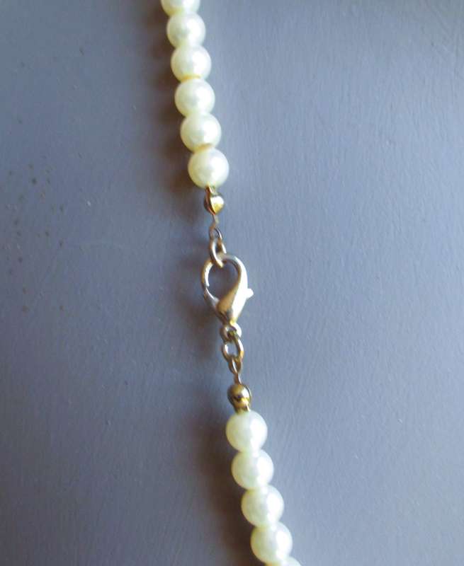 Vintage Regency Faux Pearl Necklace with Gold Tone Pendant, can be removed. 52cm.