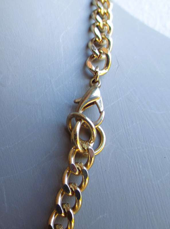 Bulky Gold colore Costue Jewelry Necklace. 40cm