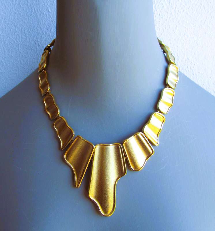 Vintage Monet modernist gold plated asymmetrical ripple link collar necklace.