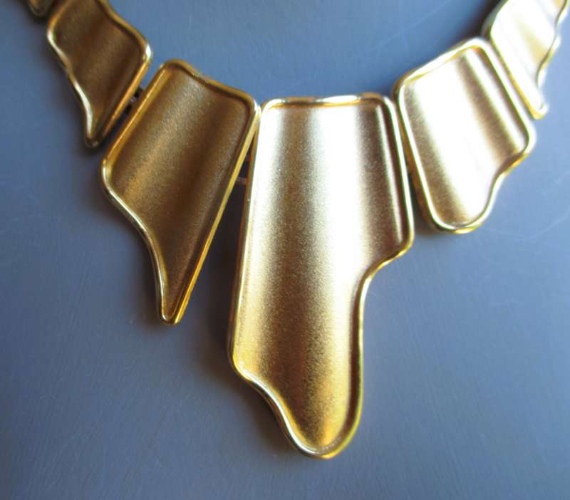 Vintage Monet modernist gold plated asymmetrical ripple link collar necklace.