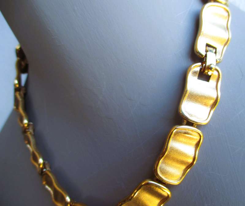 Vintage Monet modernist gold plated asymmetrical ripple link collar necklace.