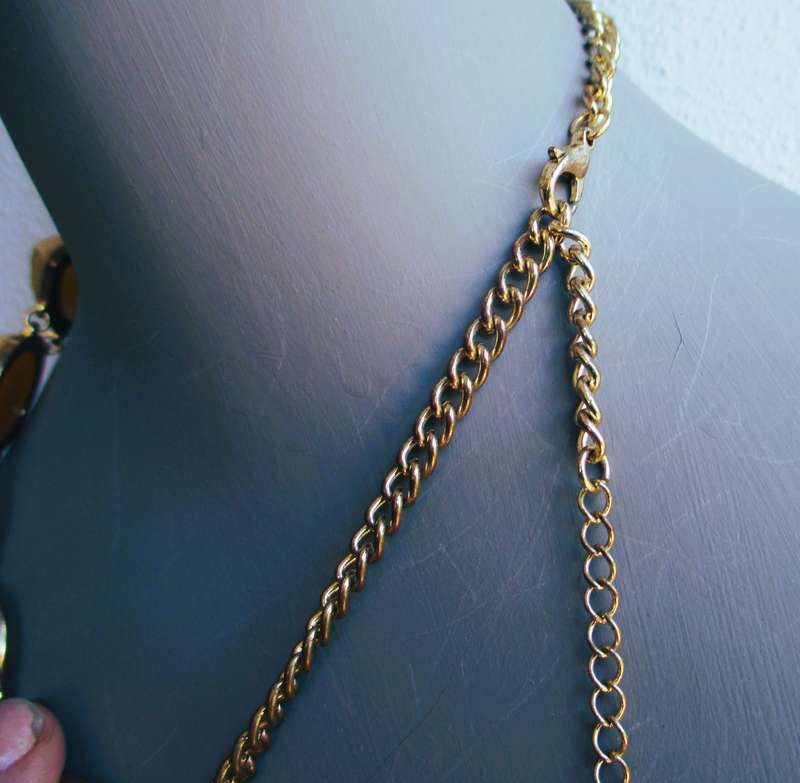 Vintage Cream and gold-tone chunky statement necklace. 40cm