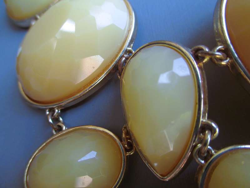 Vintage Cream and gold-tone chunky statement necklace. 40cm