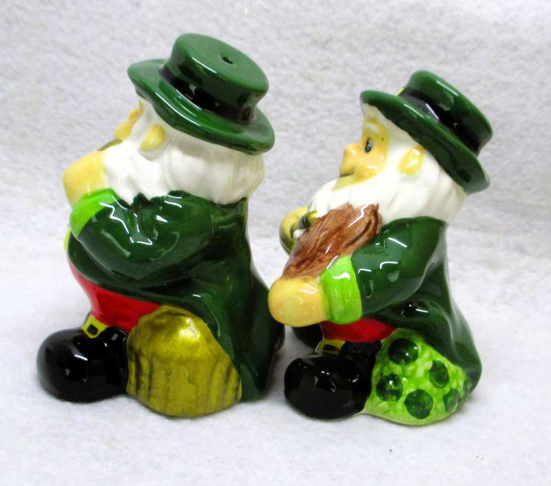 Vintage Irish Leprechaun St. Patick's Day Salt & Pepper Shakers,  90mm high. Spotless.