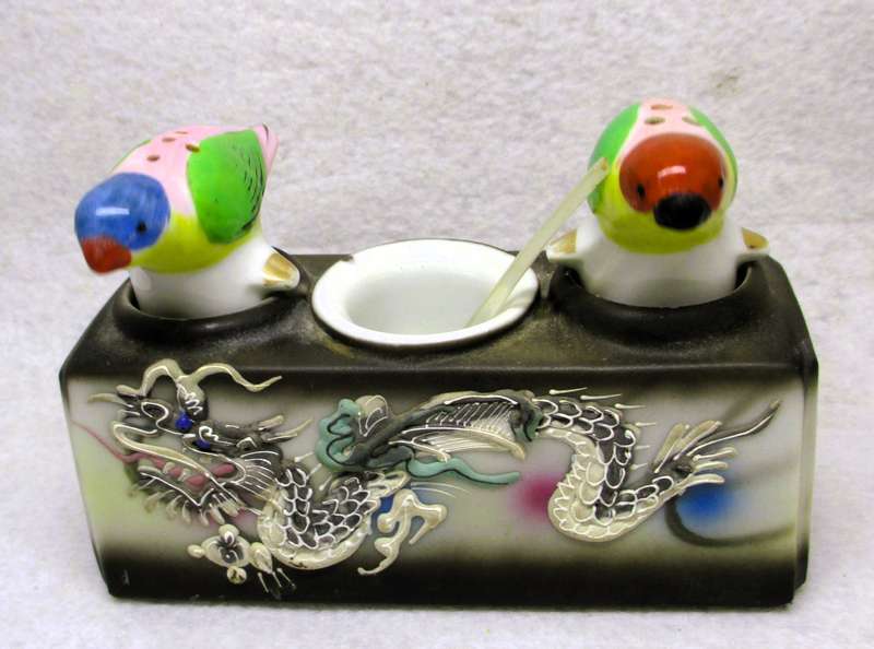 VINTAGE BIRD NODDERS CONDIMENT SET SALT & PEPPER SHAKERS PATENT T.K. Asian dragon. 125x90mm