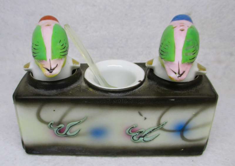 VINTAGE BIRD NODDERS CONDIMENT SET SALT & PEPPER SHAKERS PATENT T.K. Asian dragon. 125x90mm