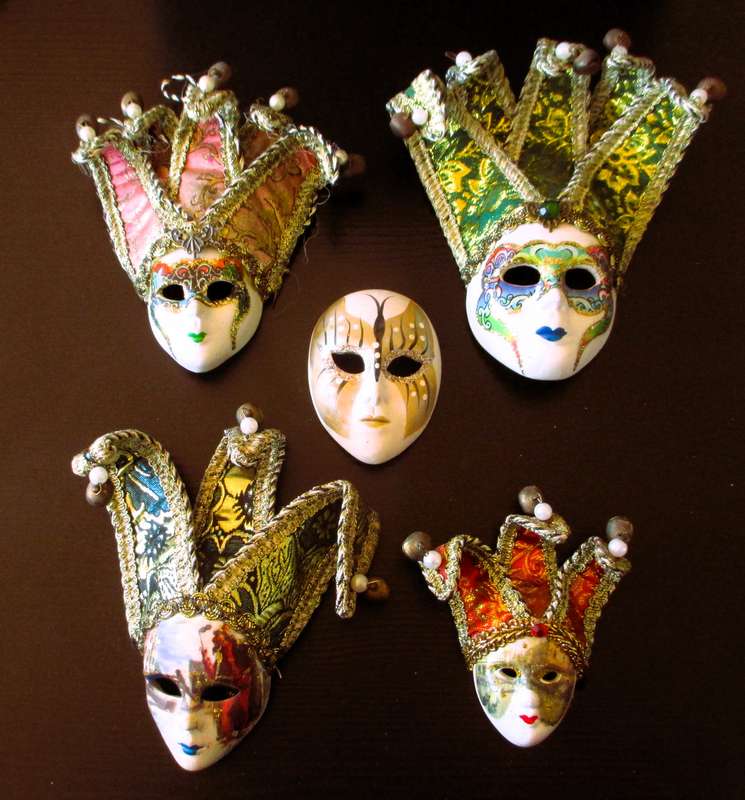 Vintage Retro Carnival Mini Mask Jester Venetian Wall Art Decoration Mardi Gras Decor Set of 5.