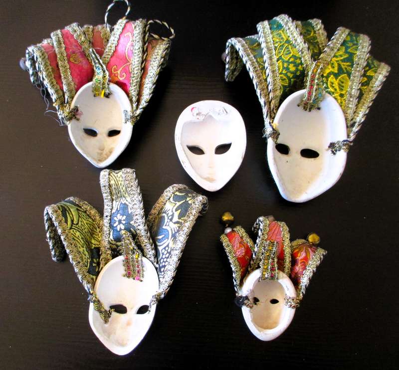 Vintage Retro Carnival Mini Mask Jester Venetian Wall Art Decoration Mardi Gras Decor Set of 5.