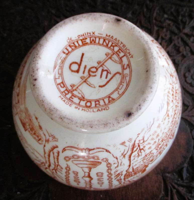 VINTAGE HAND PAINTED VOORTREKKER EEUFEES COMMEMORATIVE BOWL , chiped. cart filler