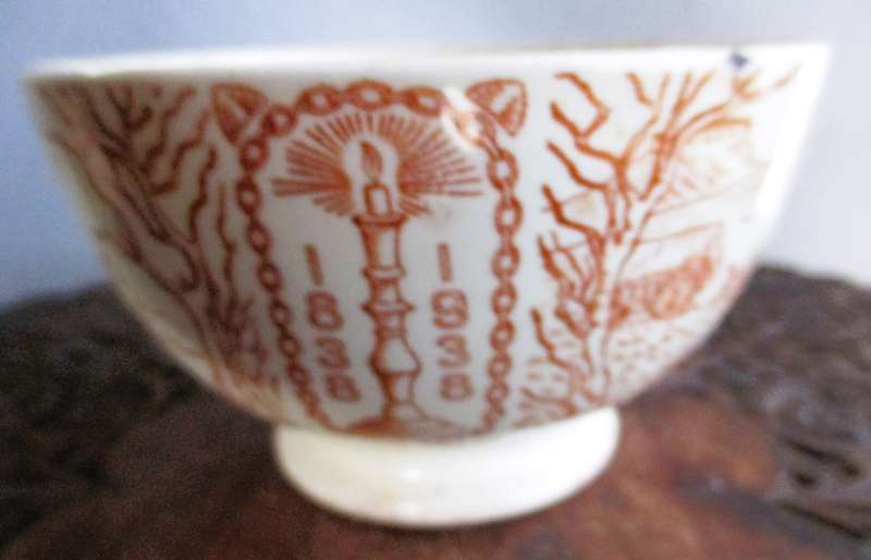 VINTAGE HAND PAINTED VOORTREKKER EEUFEES COMMEMORATIVE BOWL , chiped. cart filler