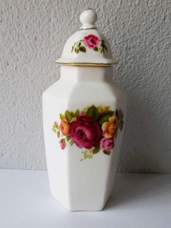 VINTAGE Cottage Rose, Made in Taiwan Porcelain Dressingtable condiment holder. Spotless. 140mm high.