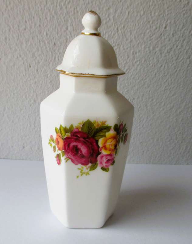 VINTAGE Cottage Rose, Made in Taiwan Porcelain Dressingtable condiment holder. Spotless. 140mm high.