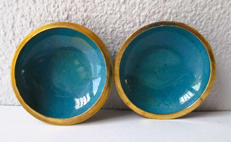 Vintage Chinese Cobalt Blue Gilted Cloisonne Opium Snuff Pill Trinket Box.40mm diameter.