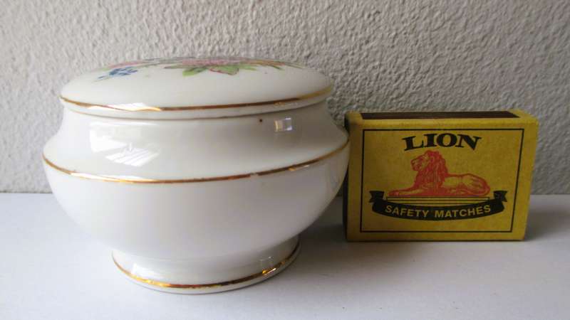 Vintage Hand Painted Porcelain Floral Trinket bowl with lid. 90mm diameter.