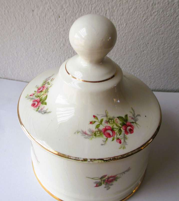 Vintage Art Deco James Kent Porcelain Trinket dish with lid. 130x100mm.