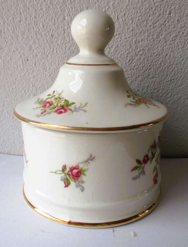 Vintage Art Deco James Kent Porcelain Trinket dish with lid. 130x100mm.