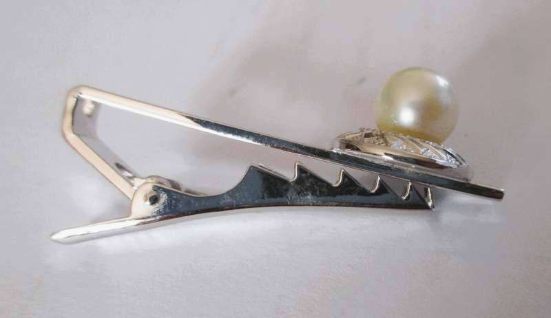 Modernist Designer Men's Faux Pearl Tie Bar.