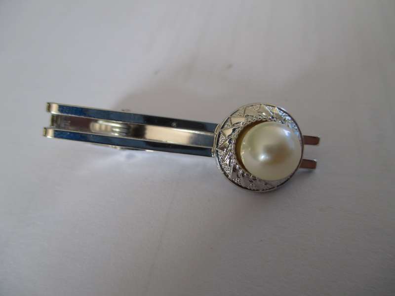 Modernist Designer Men's Faux Pearl Tie Bar.