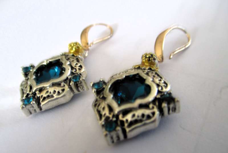 Retro Inlaid Simulation Hole Blue Crystal Earrings With Hollowed Out Carved Patterns, Metal Earrings