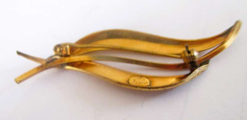 Antique Victorian DOUBLE 14ct  rolled gold leaf brooch. 50mm.