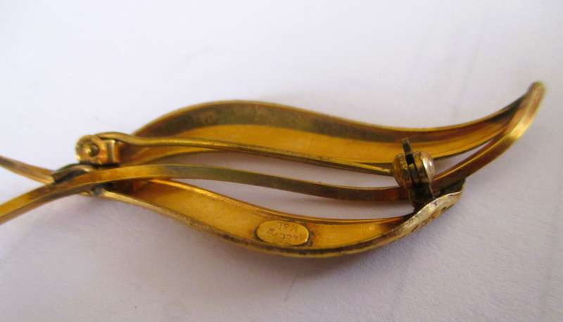 Antique Victorian DOUBLE 14ct  rolled gold leaf brooch. 50mm.