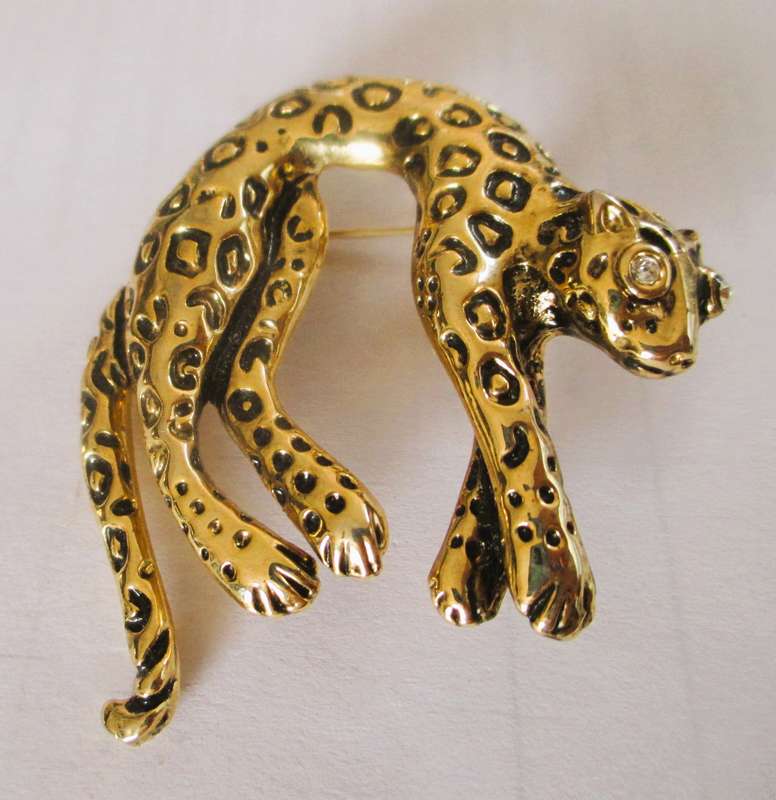 Vintage Beautiful Gold Tone and Rhinestone Leopard with Articulated Tail Pin Brooch. 50mm.