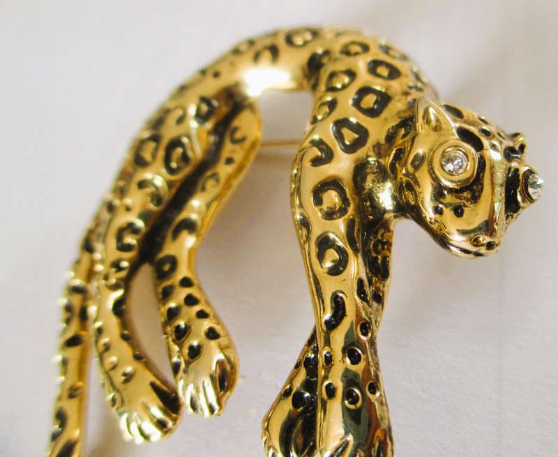 Vintage Beautiful Gold Tone and Rhinestone Leopard with Articulated Tail Pin Brooch. 50mm.