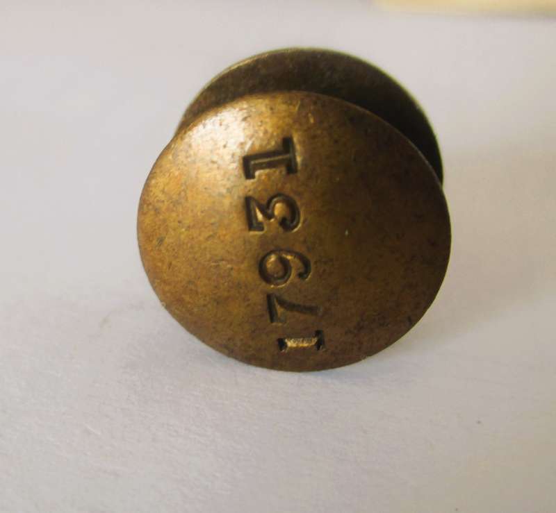 WW1 Canadian CEF Legion Of Frontiersmen Veterans Enamel Button Hole Badge