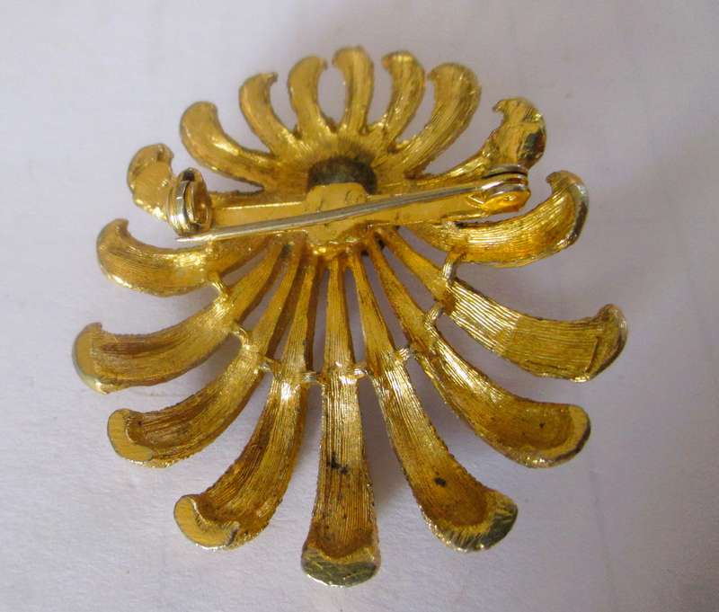 Vintage Red Rhinestone Curved Petal Floral Brooch. 50mm.
