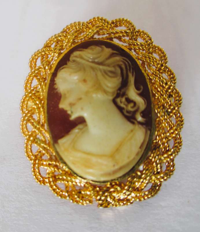 Delicate Vintage Ponytail Cameo in Yellow Gold Plated braid frame. Note, no pin. 30mm.