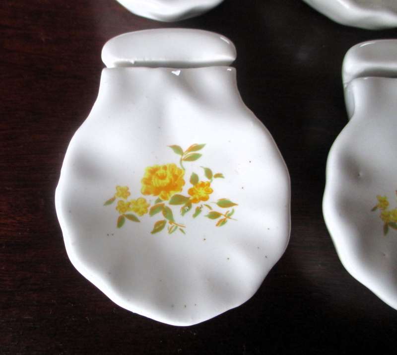 6x Vintage Ceramic Place Card Holders with Yellow Floral Bon Bon Holders. No cracks or chips.