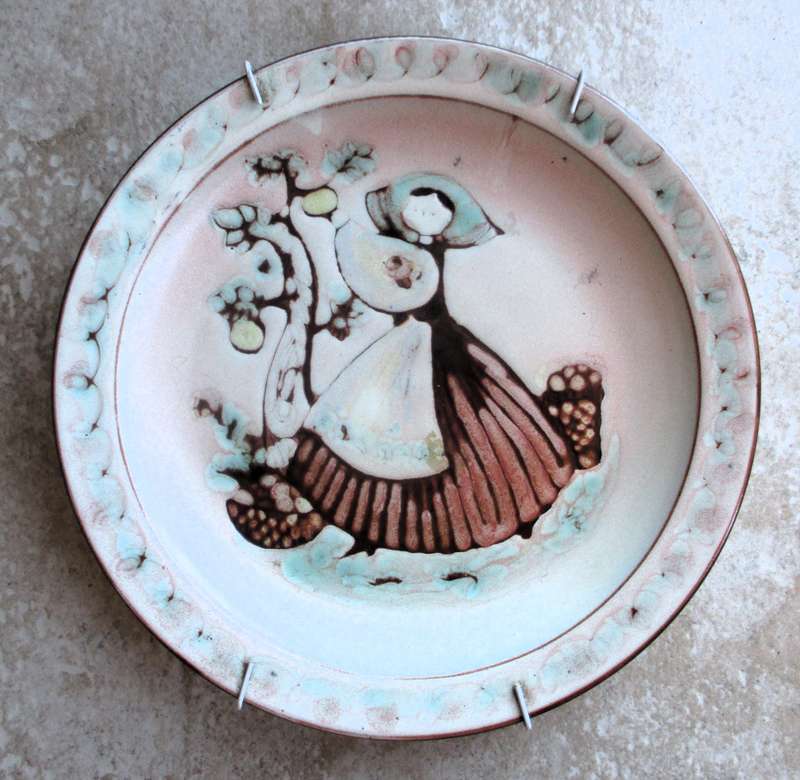 Creative Ceramic Hand painted Wall hanging plates, no markings. 250mm diameter.