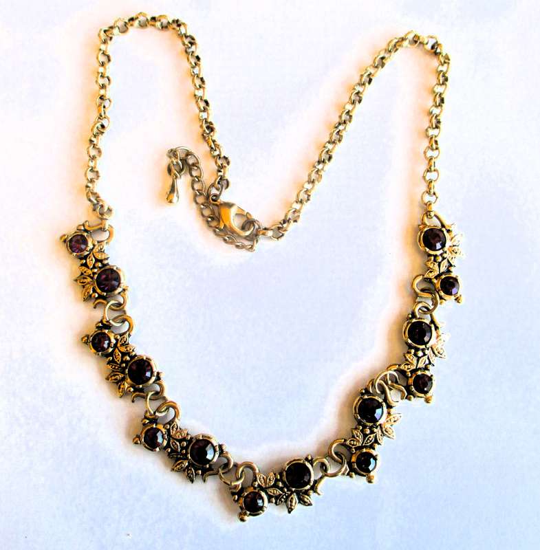 Vintage Gold color and purple glass stone necklace. Just Lovely. 440mm