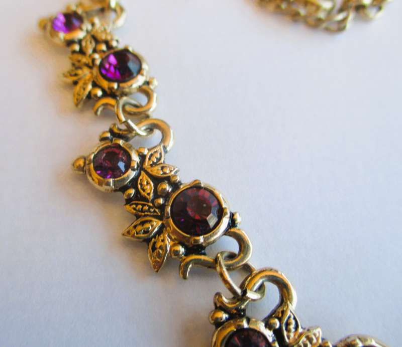 Vintage Gold color and purple glass stone necklace. Just Lovely. 440mm