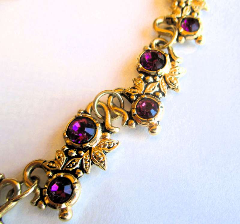 Vintage Gold color and purple glass stone necklace. Just Lovely. 440mm