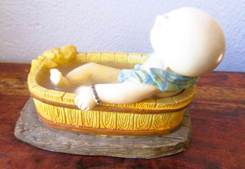 Vintage Shaolin Baby Monk Resin Figurene in Bath. Very Collectable. 120x85mm
