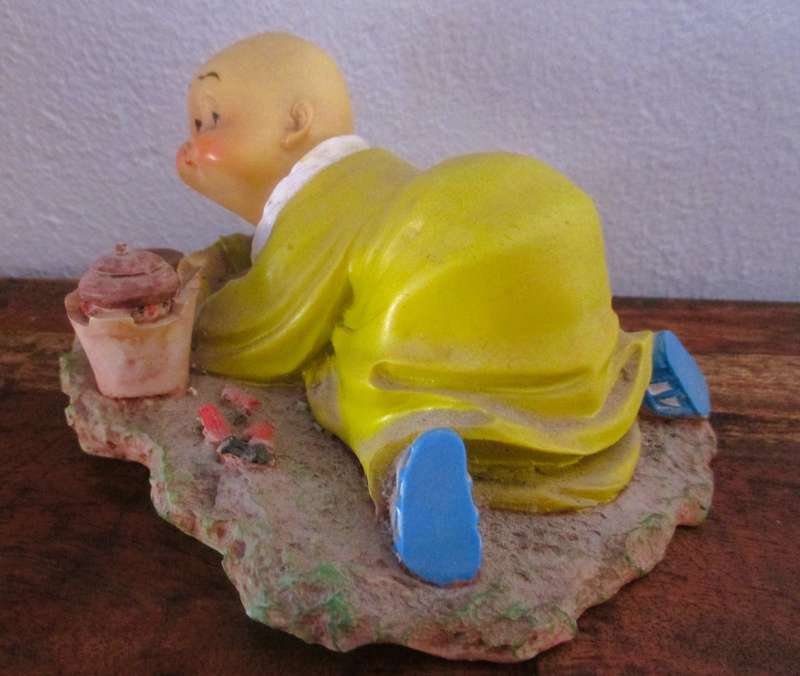 Vintage Shaolin Baby Monk Resin Figurene making a fire. Very Collectable. 140x100mm